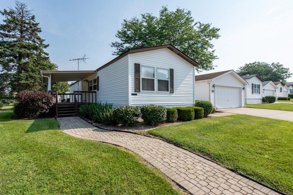 3188 Patricia Ln., Park City, IL 60085