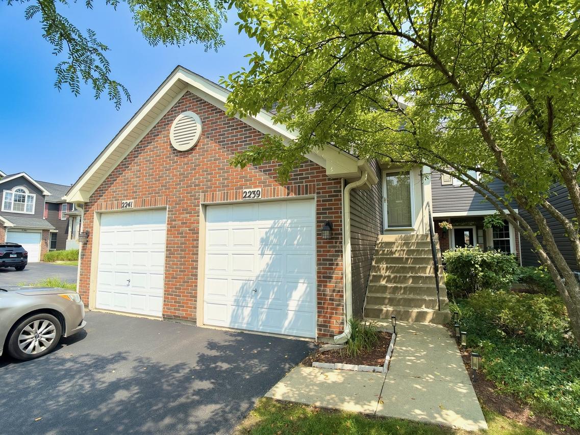 2239 Lake Ridge Dr., Glendale Heights, IL 60139