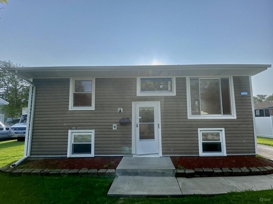 130 N Oak Ln., Glenwood, IL 60425