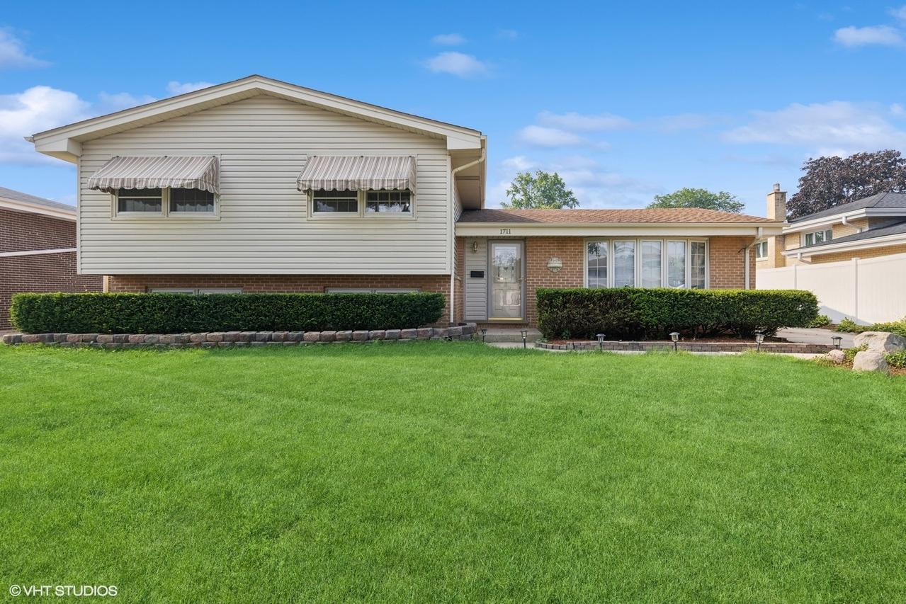 1711 W Woodland Ave., Addison, IL 60101