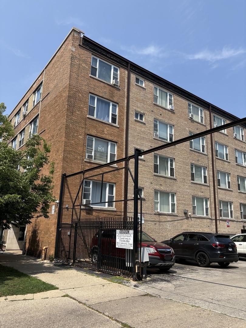 2424 W Estes Ave. #3B, Chicago, IL 60645