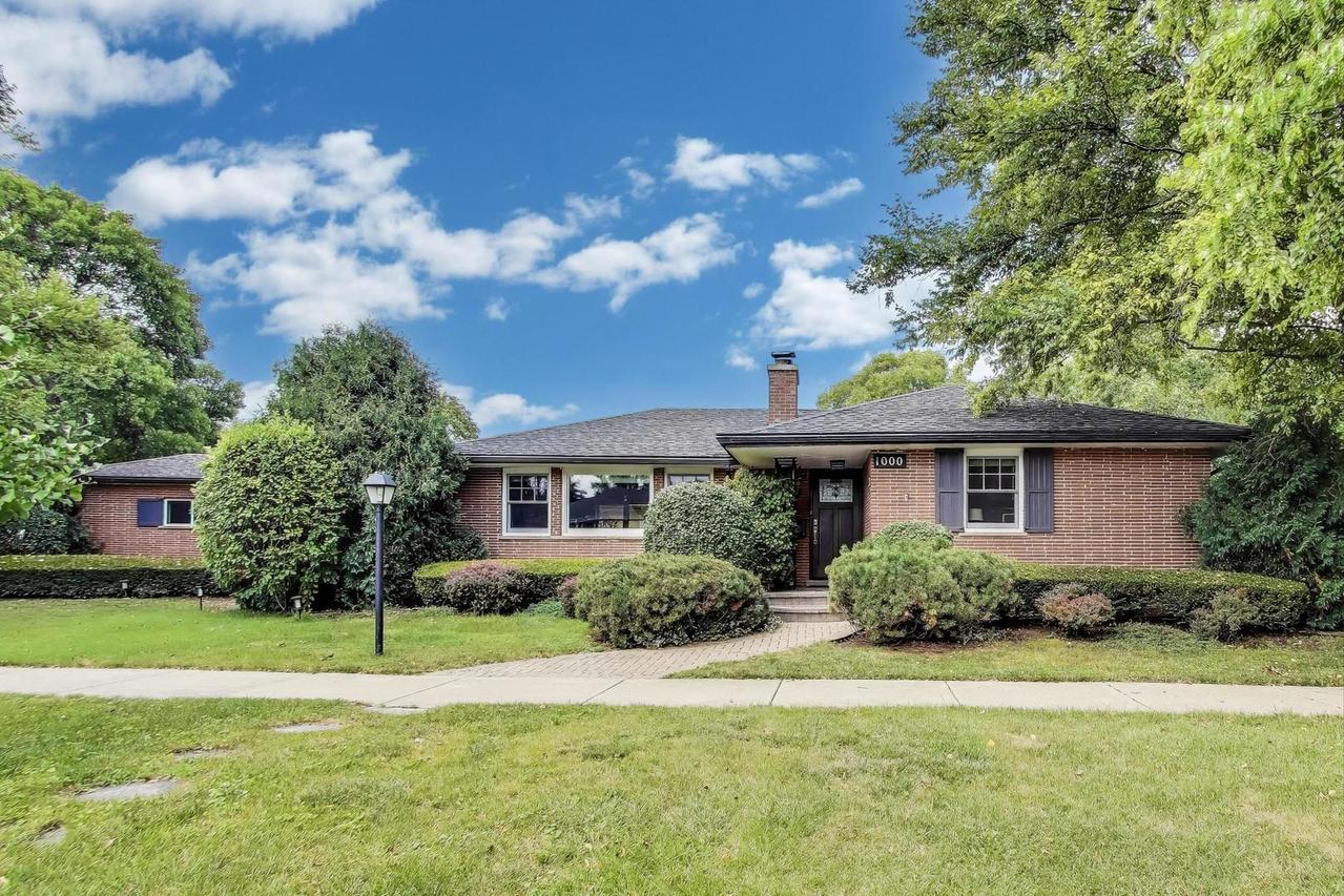 1000 E Lincoln St., Mount Prospect, IL 60056