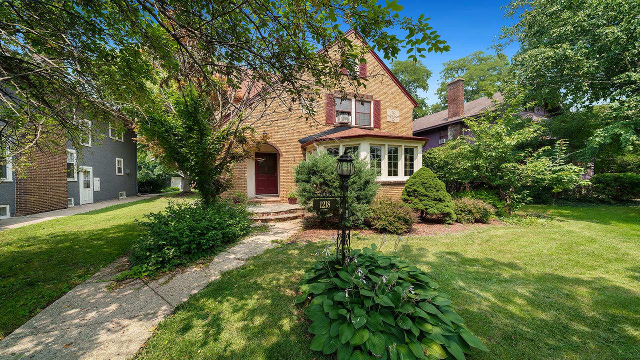 1218 Harlem Blvd., Rockford, IL 61103