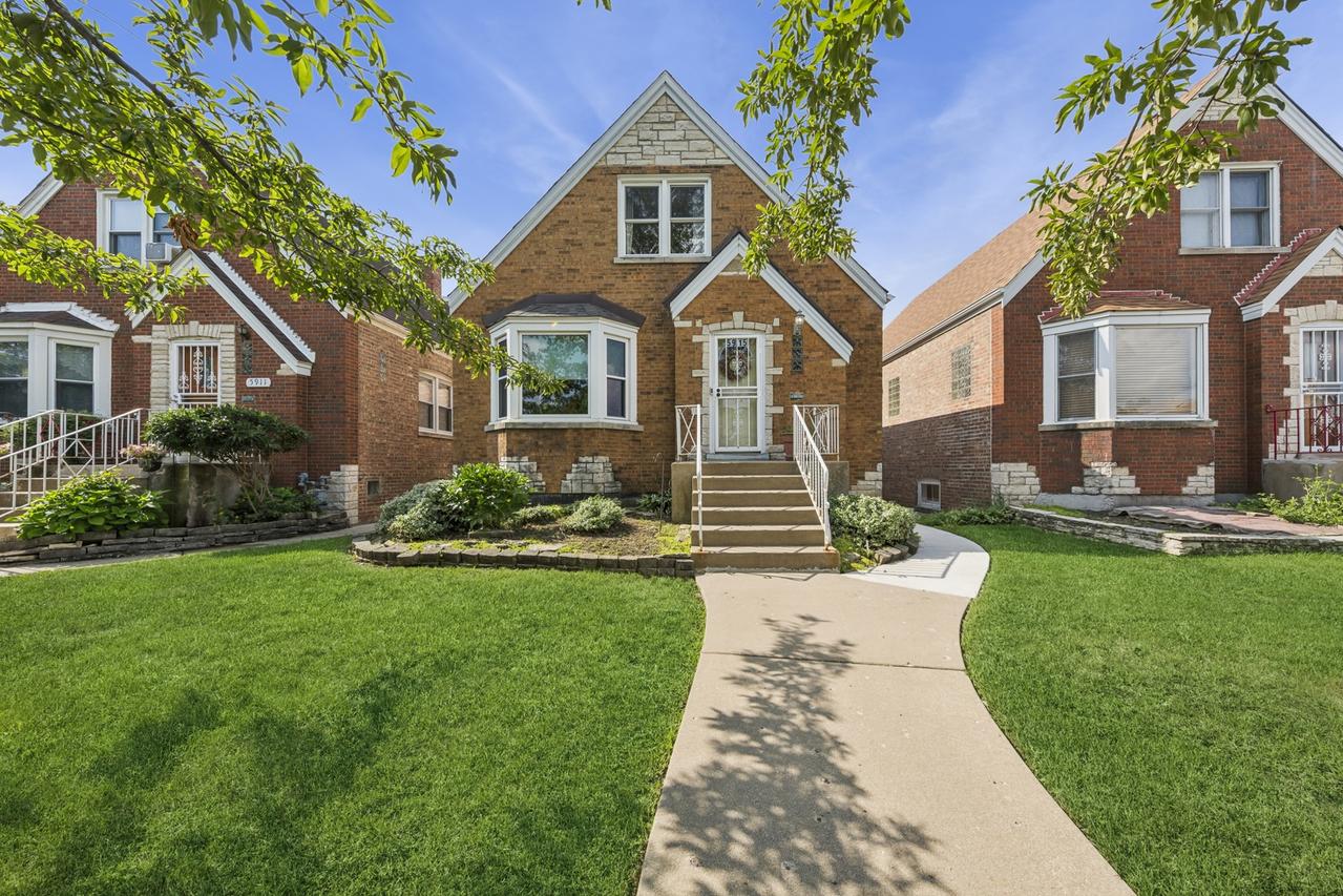 5915 W Henderson St., Chicago, IL 60634