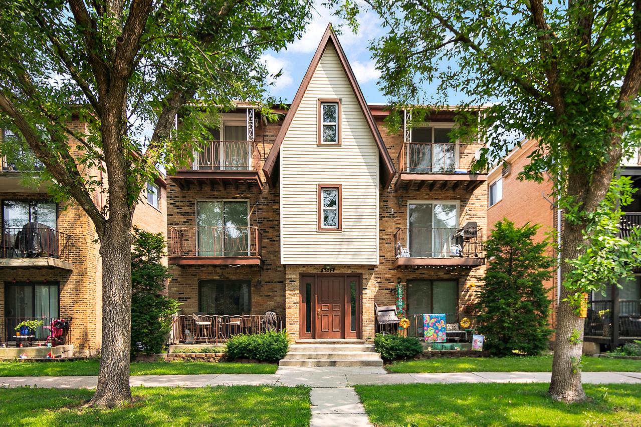 6642 W 64th Pl. #2W, Chicago, IL 60638