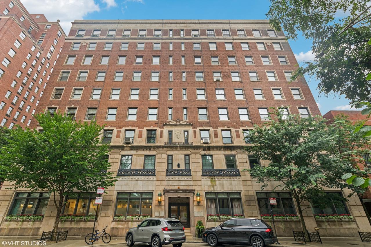 1255 N State Pkwy. #2B, Chicago, IL 60610