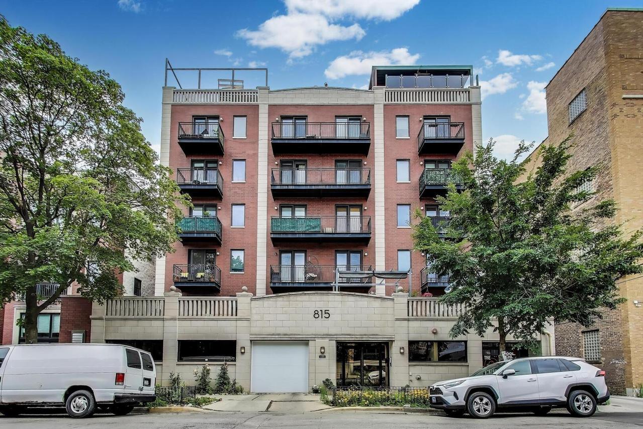 815 N Marshfield Ave. #301, Chicago, IL 60622