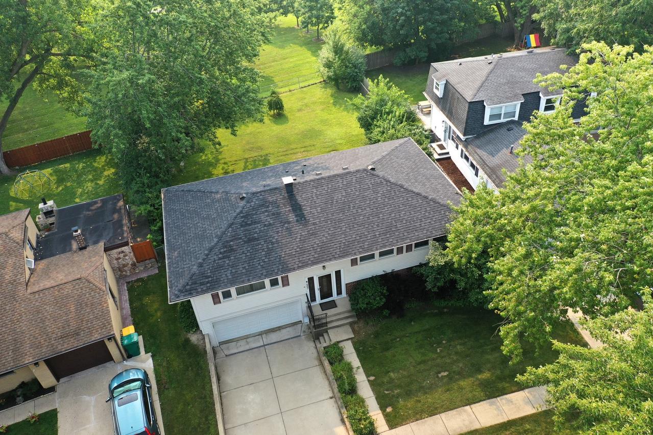 557 Beechwood Rd., Buffalo Grove, IL 60089
