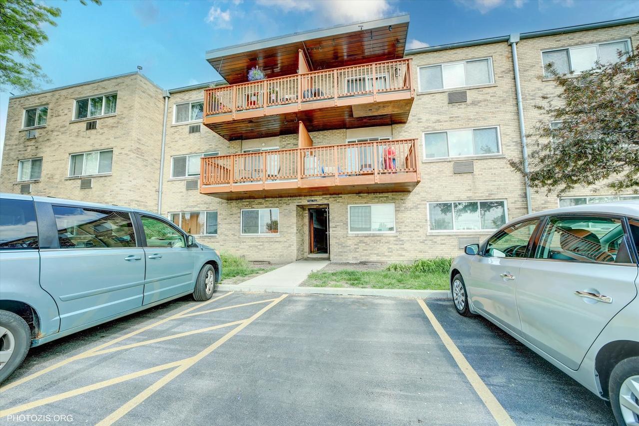 712 W Dempster St. #FG10, Mount Prospect, IL 60056