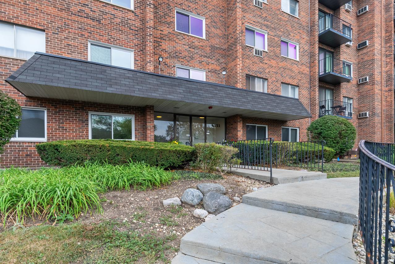 4711 Saint Joseph Creek Rd. #4H, Lisle, IL 60532
