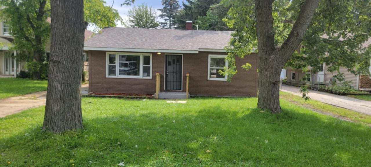 3811 N Park St., Westmont, IL 60559