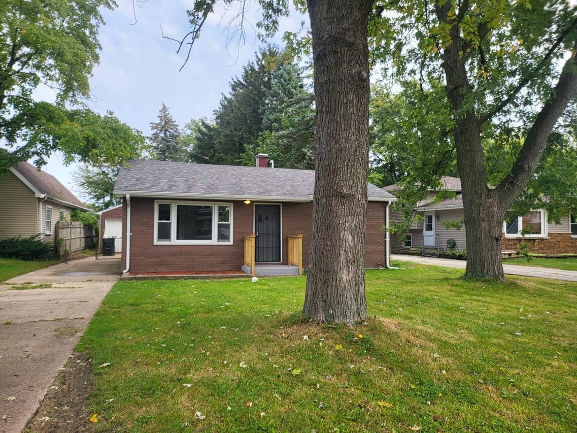 3811 N Park St., Westmont, IL 60559