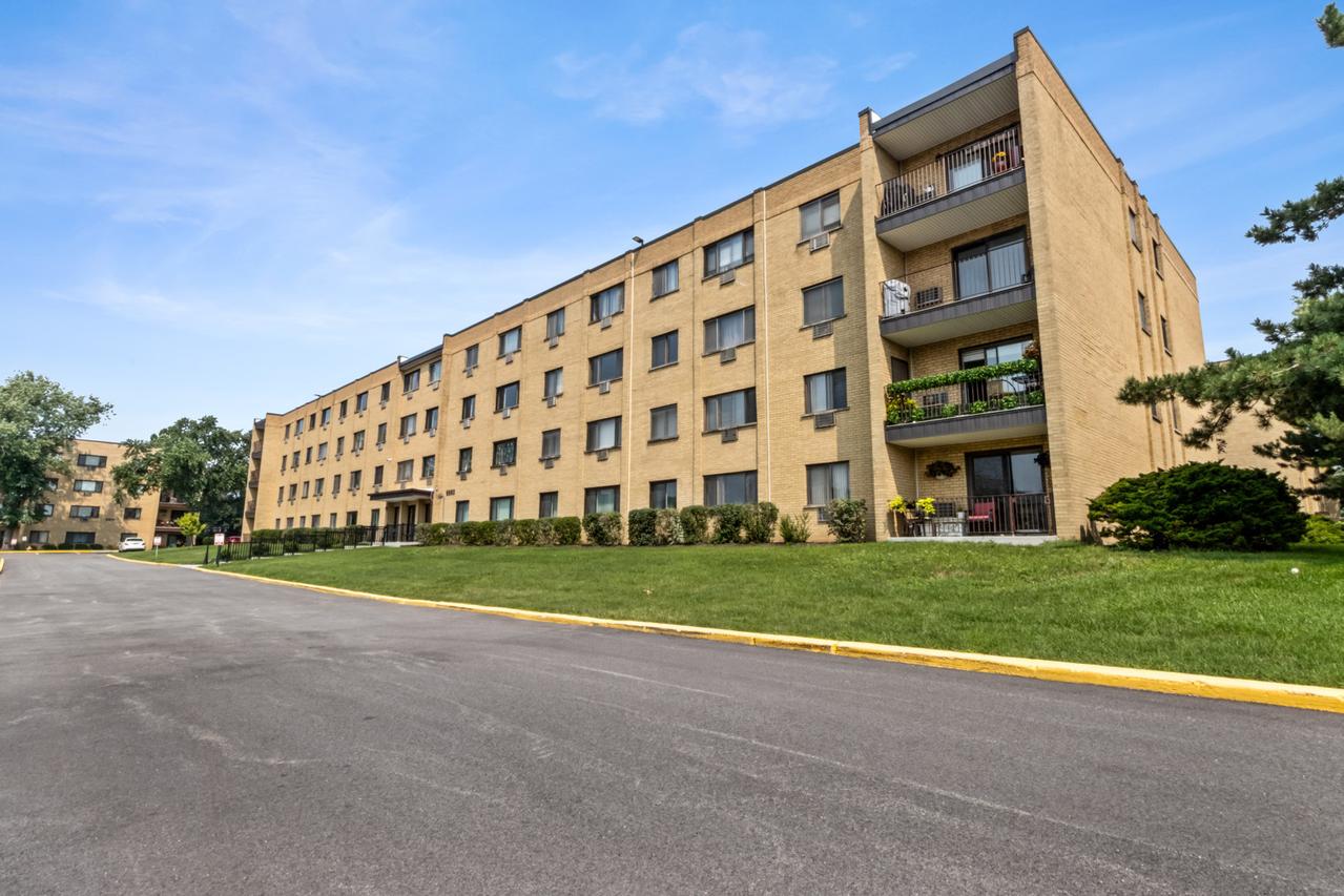 6660 S Brainard Ave. #401, Countryside, IL 60525