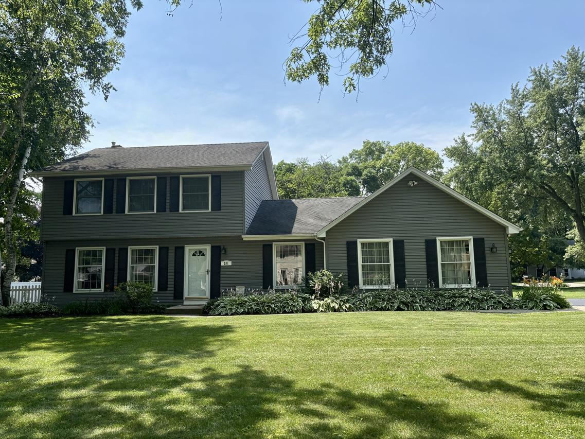 26W281 Menomini Dr., Wheaton, IL 60189