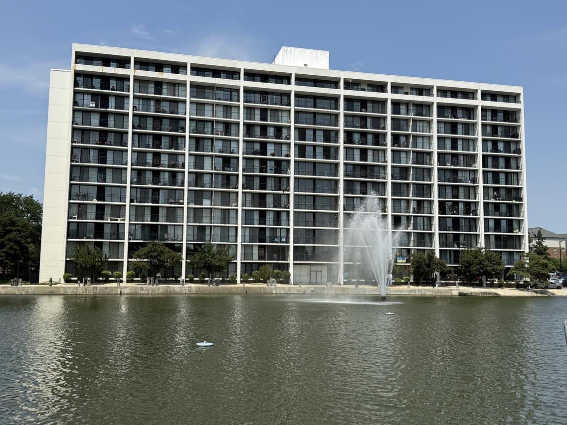 2005 S Finley Rd. #1107, Lombard, IL 60148