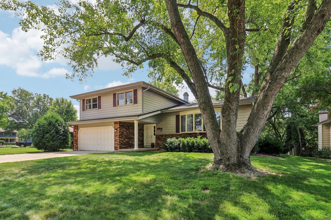 9 Greenridge Rd., Elgin, IL 60120