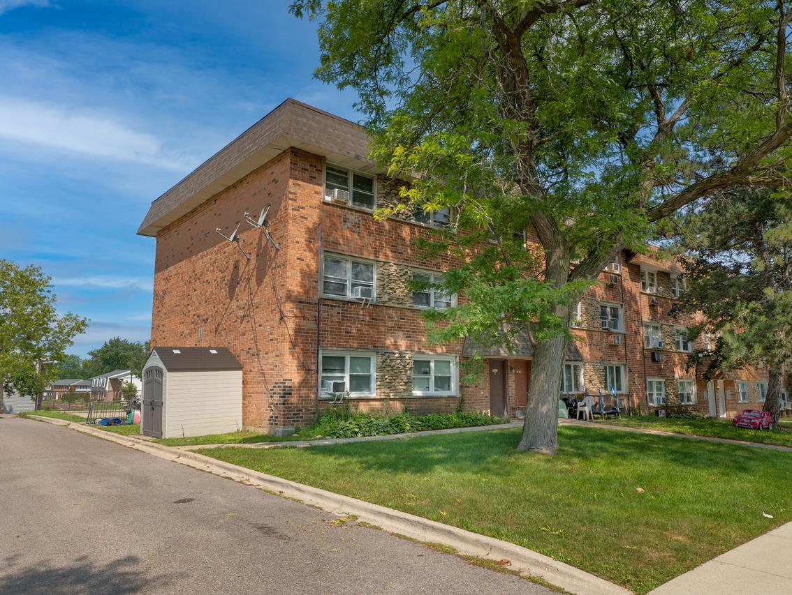 7411 Astor Ave., Hanover Park, IL 60133