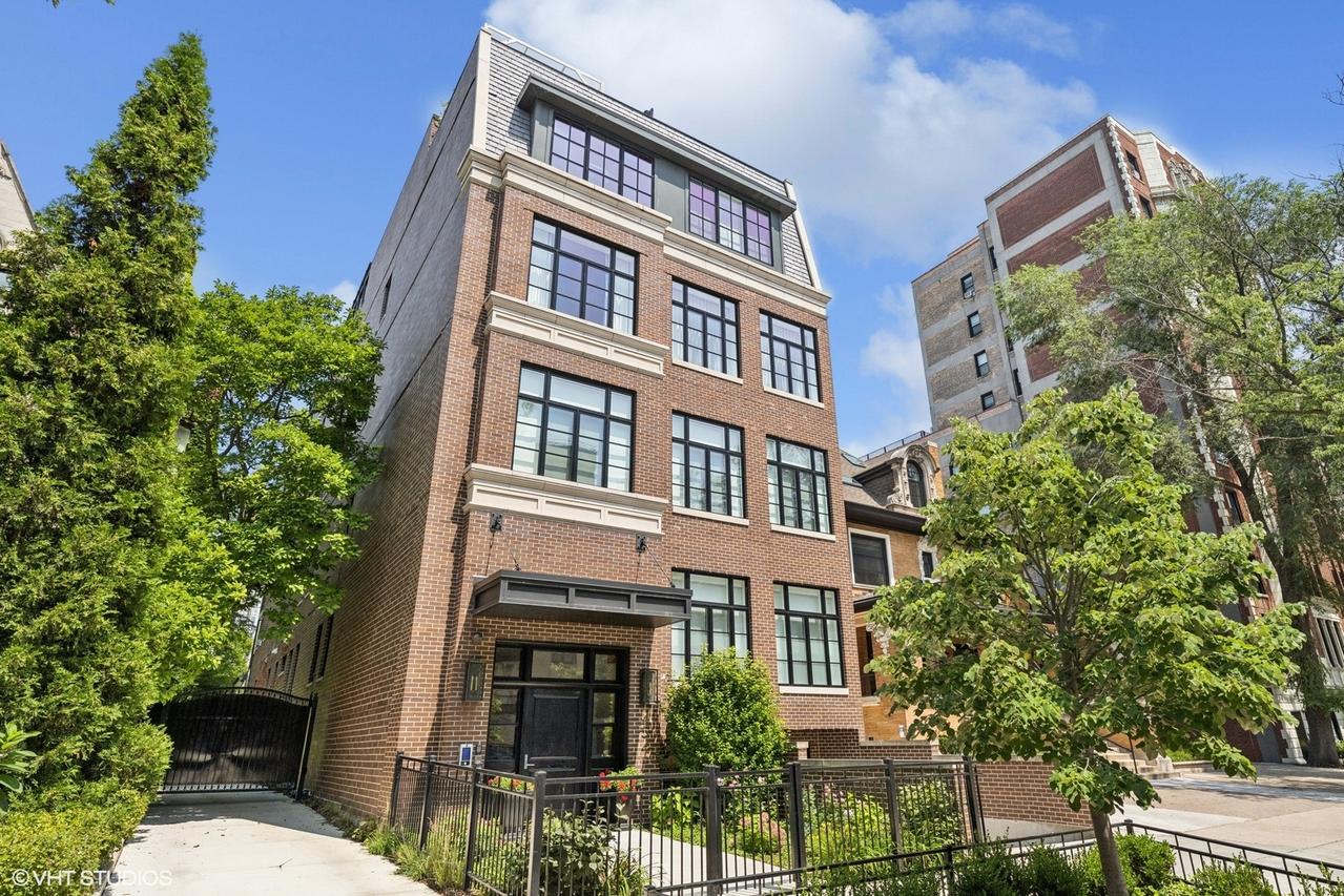 454 W Barry Ave. #1, Chicago, IL 60657