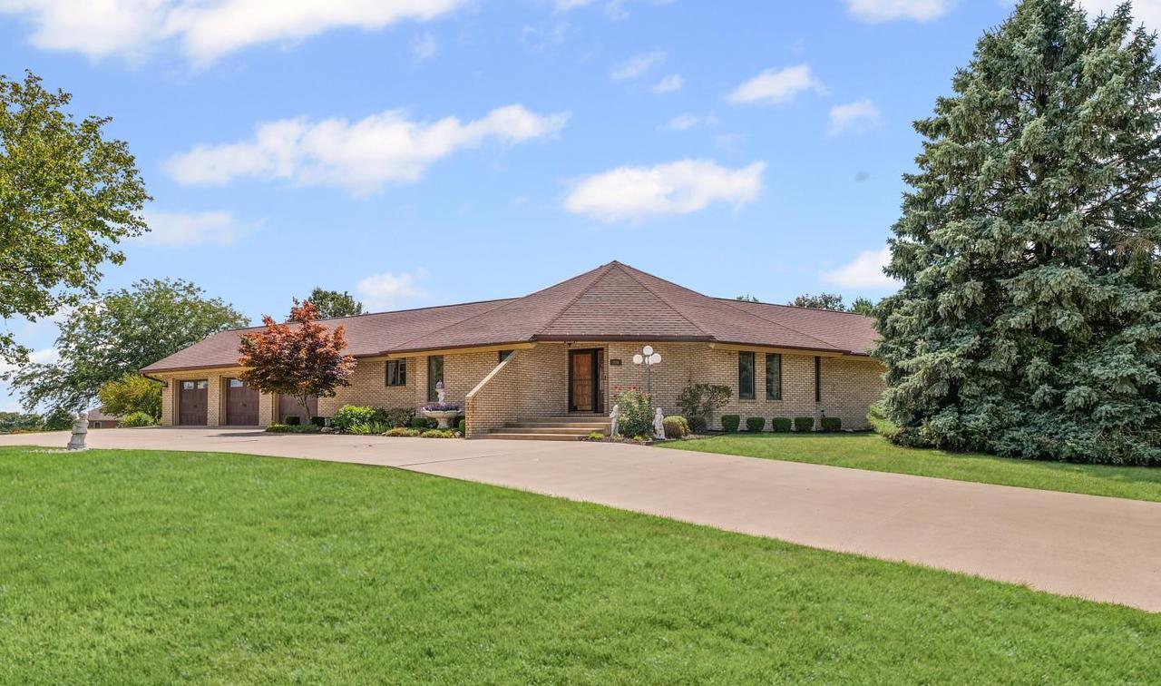 800 Cambridge Dr., Paxton, IL 60957