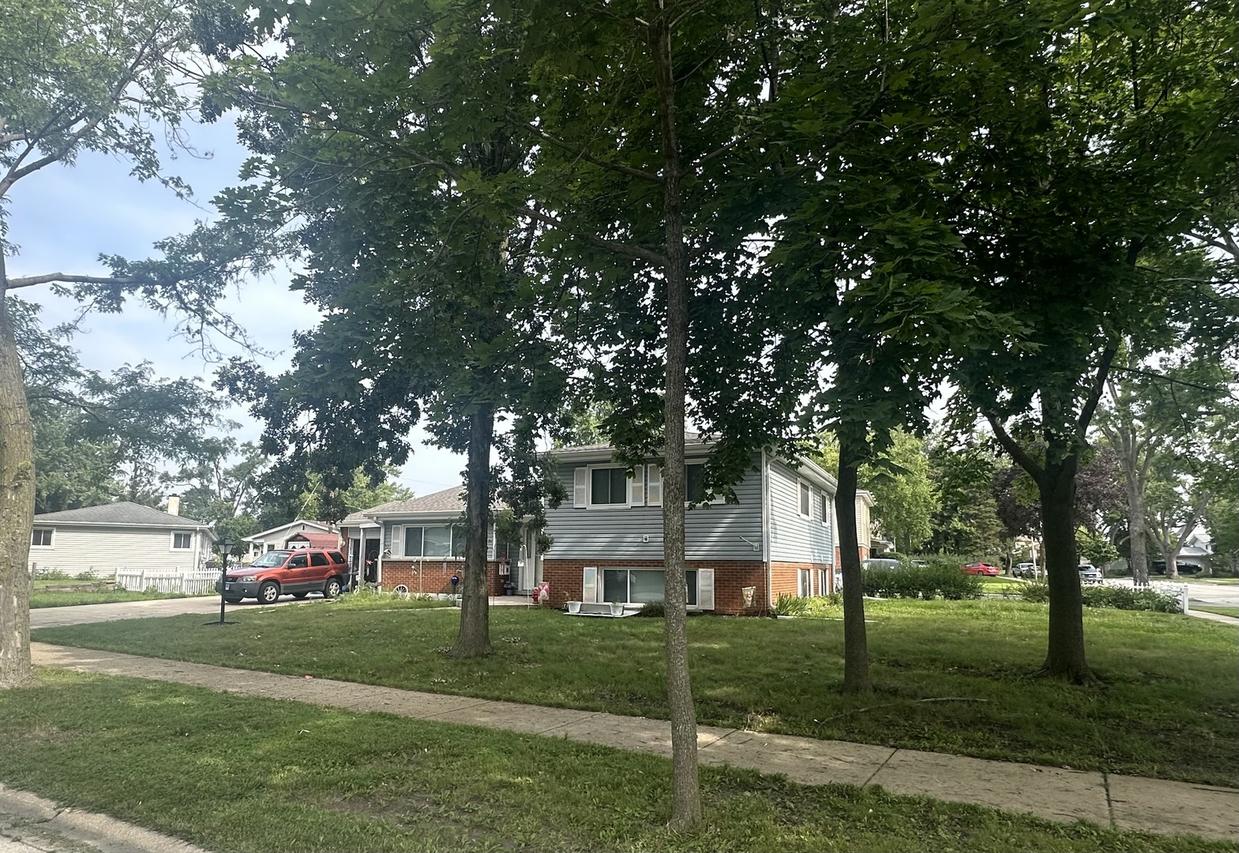 403 N 6th Ave., Addison, IL 60101