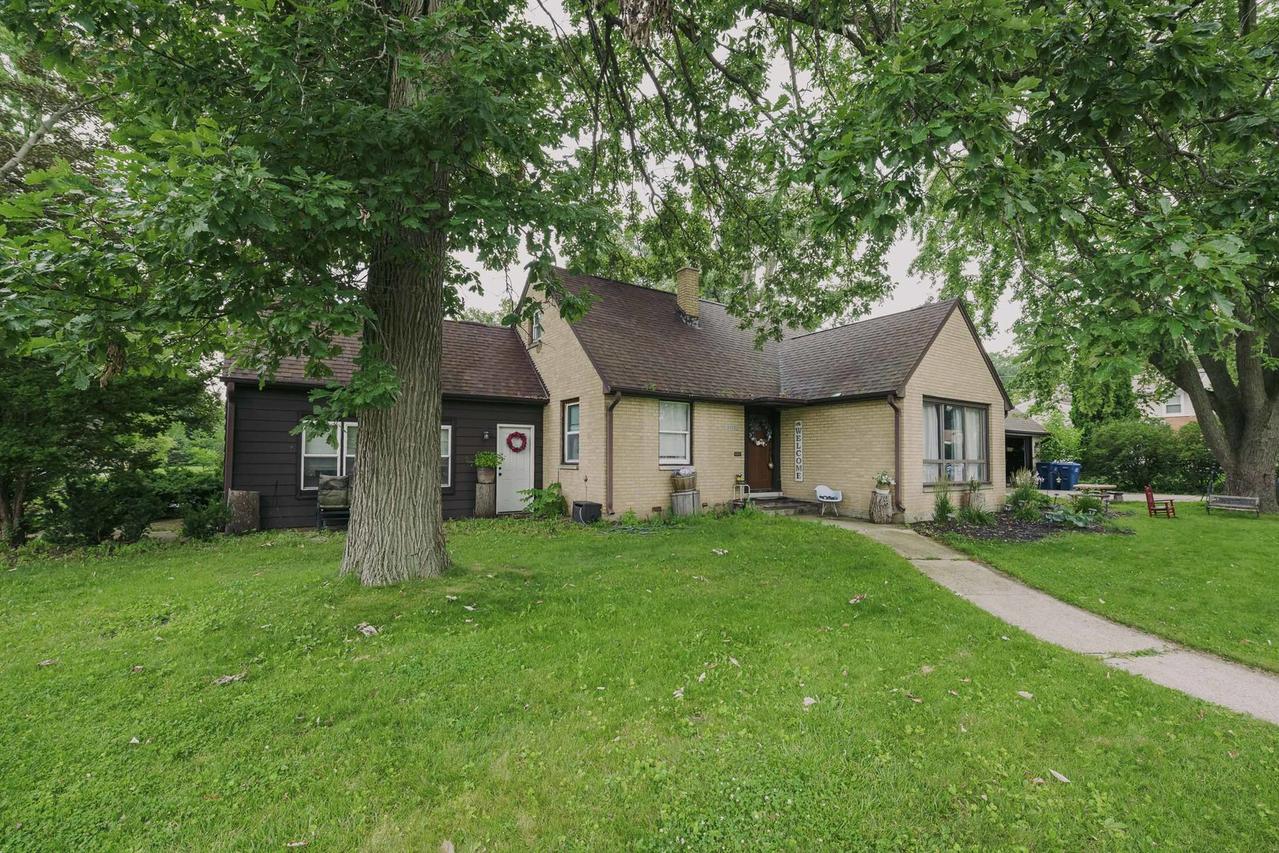 2115 Lydia St., Waukegan, IL 60085