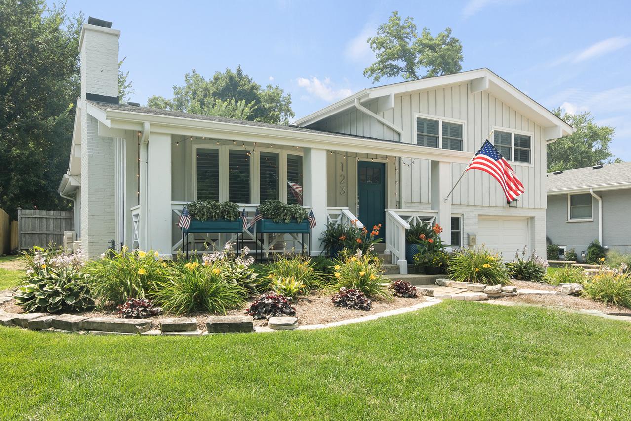 123 Sturtz St., Barrington, IL 60010