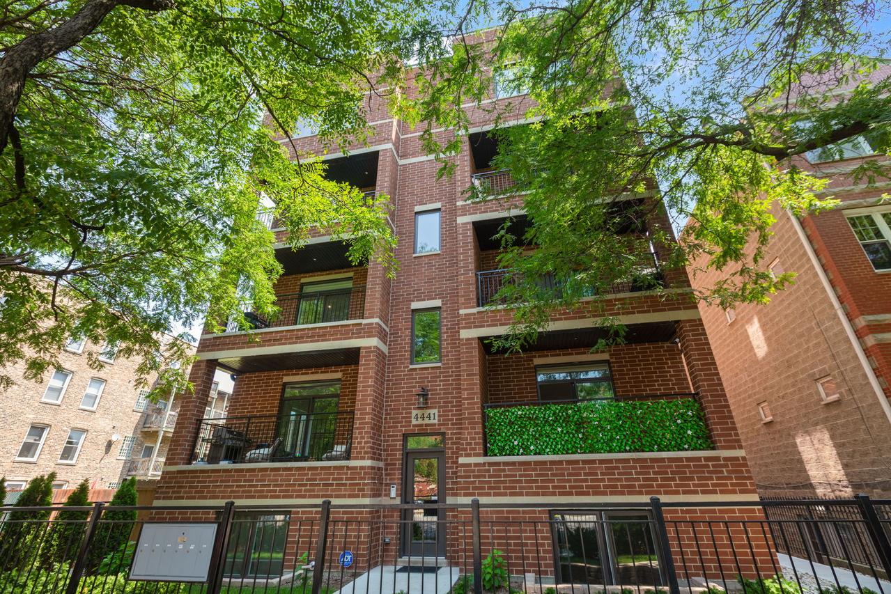 4441 N Ashland Ave. #201, Chicago, IL 60640