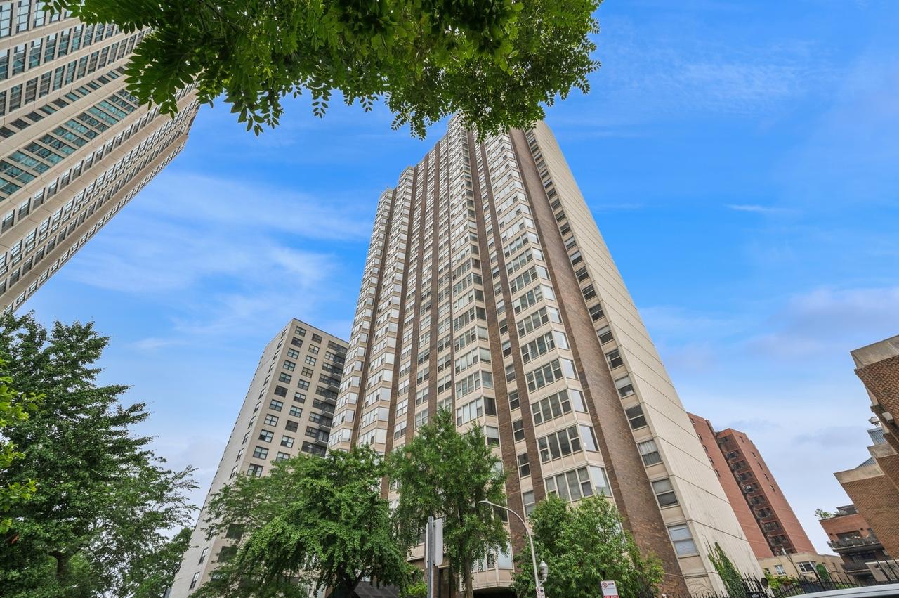 525 W Hawthorne Pl. #502, Chicago, IL 60657