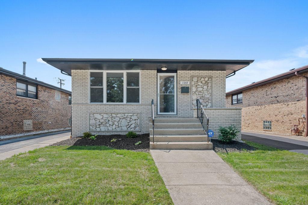 11642 S Avenue L, Chicago, IL 60617