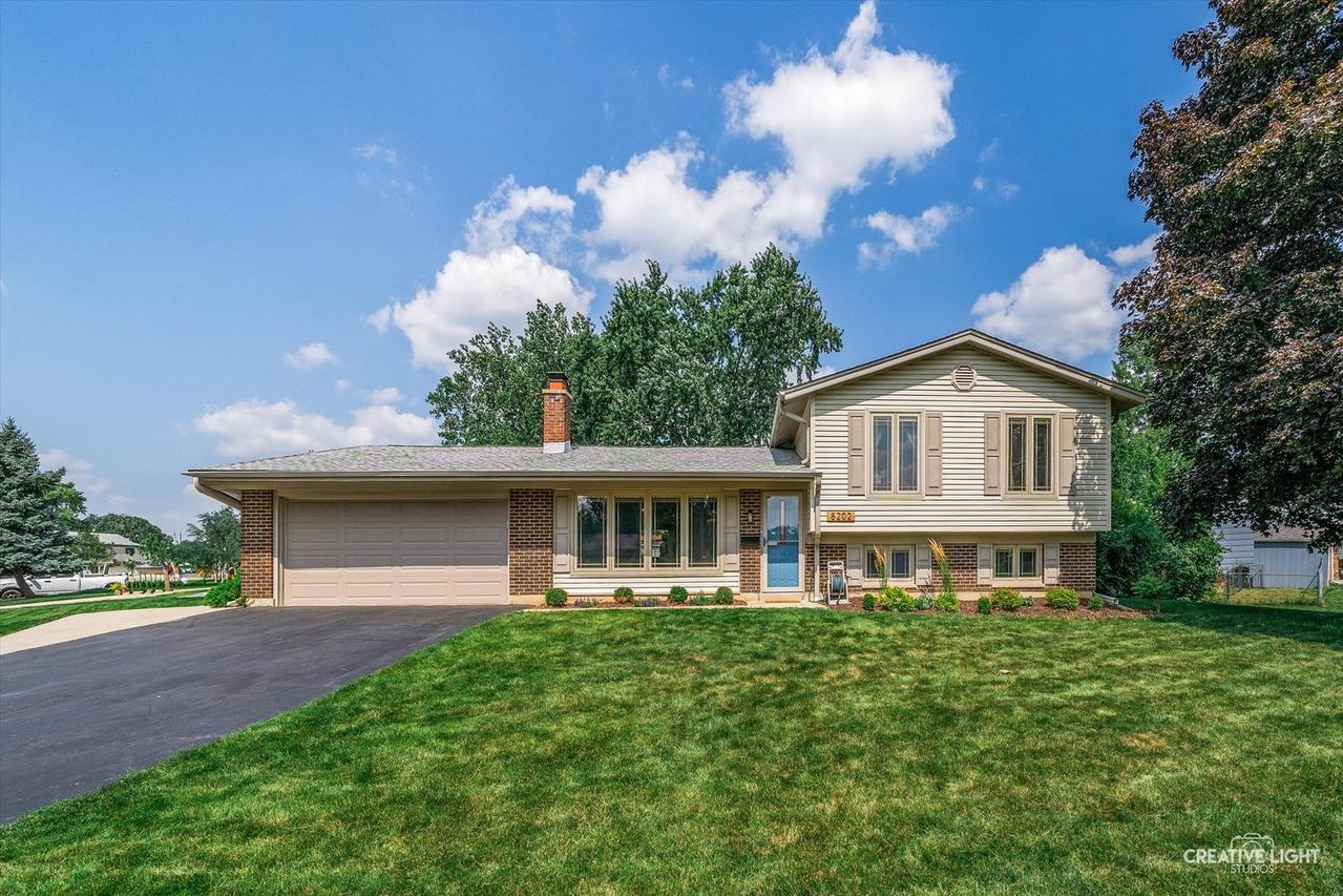 8202 Northway Dr., Hanover Park, IL 60133