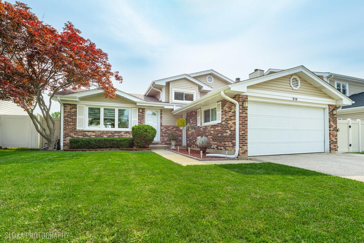 1018 E Meadow Lake Dr., Palatine, IL 60074