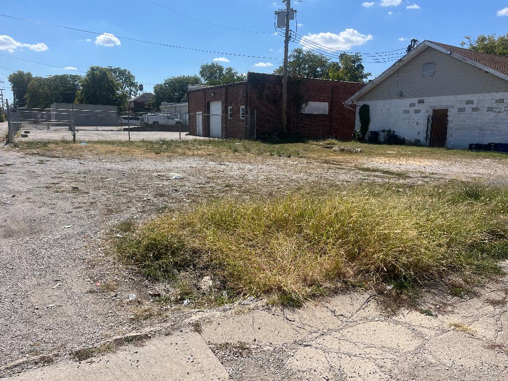 141 E Packard St., Decatur, IL 62521