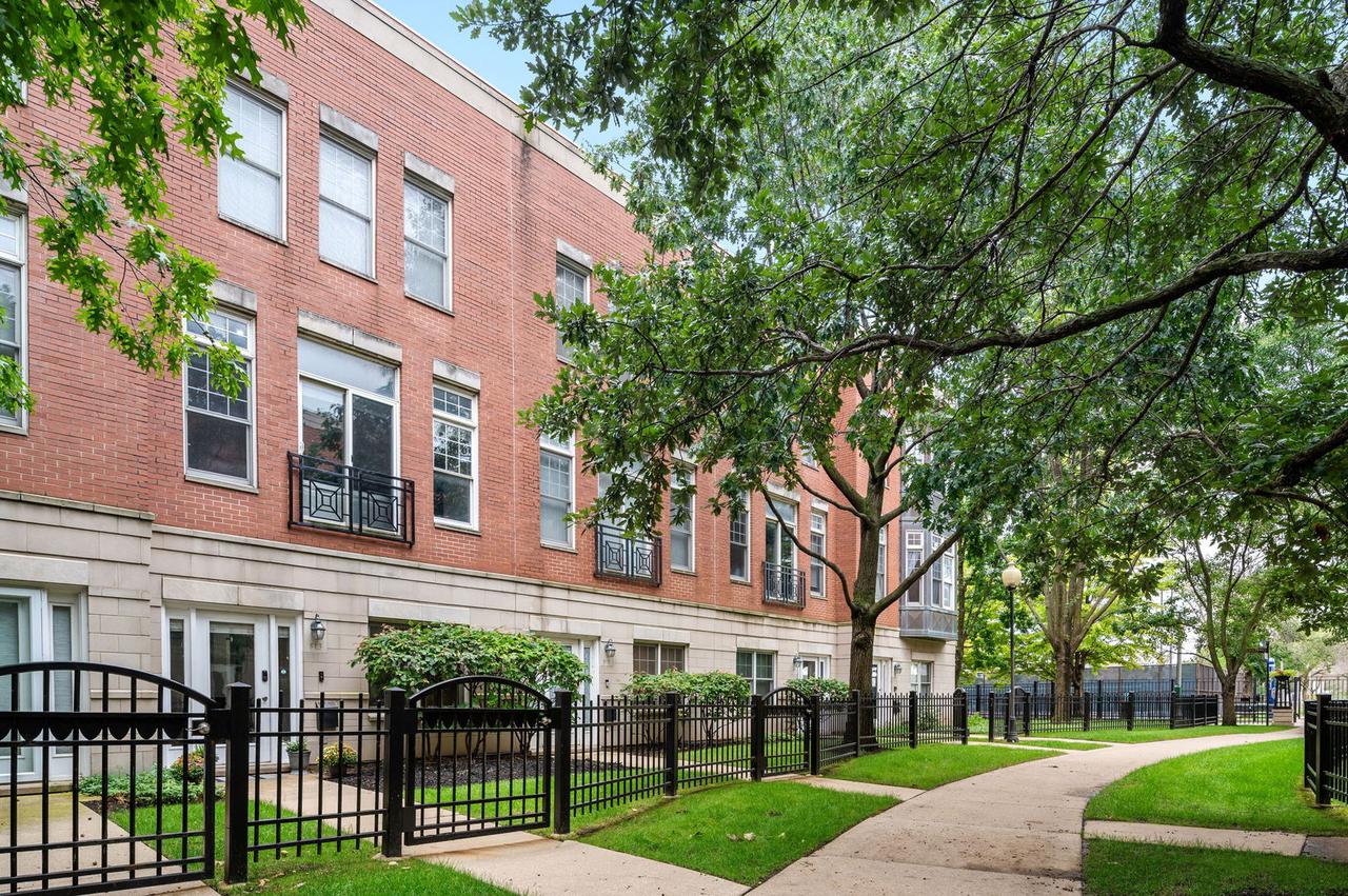 813 W University Ln., Chicago, IL 60608