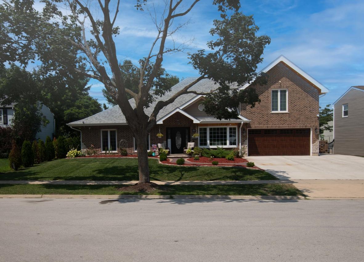 1024 Parker Dr., Schaumburg, IL 60194