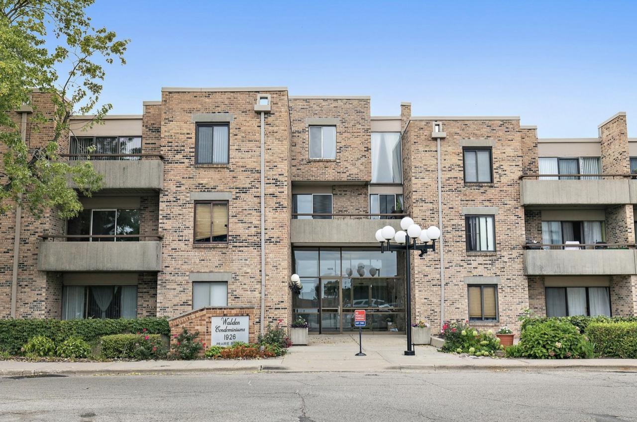 1926 Prairie Sq. #210B, Schaumburg, IL 60173
