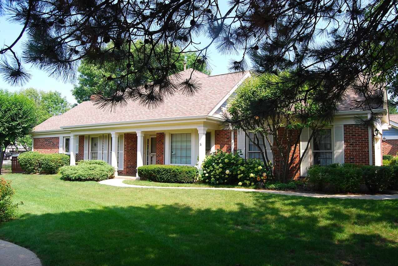 2110 N Charter Point Dr., Arlington Heights, IL 60004