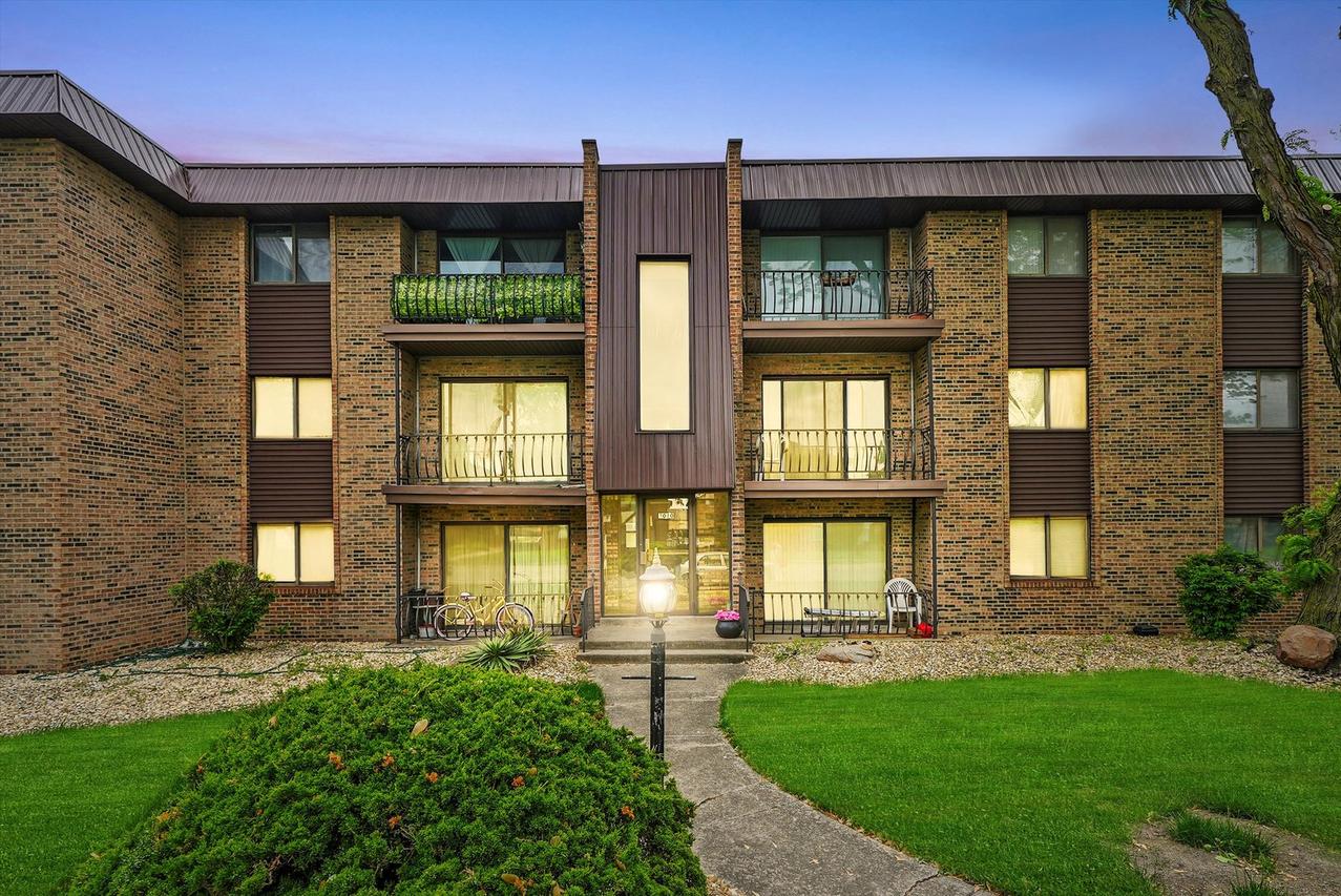 3010 Bernice Rd. #303, Lansing, IL 60438