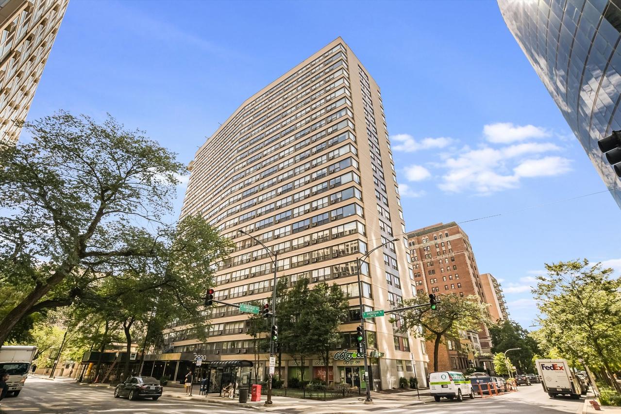 2930 N Sheridan #1111, Chicago, IL 60657