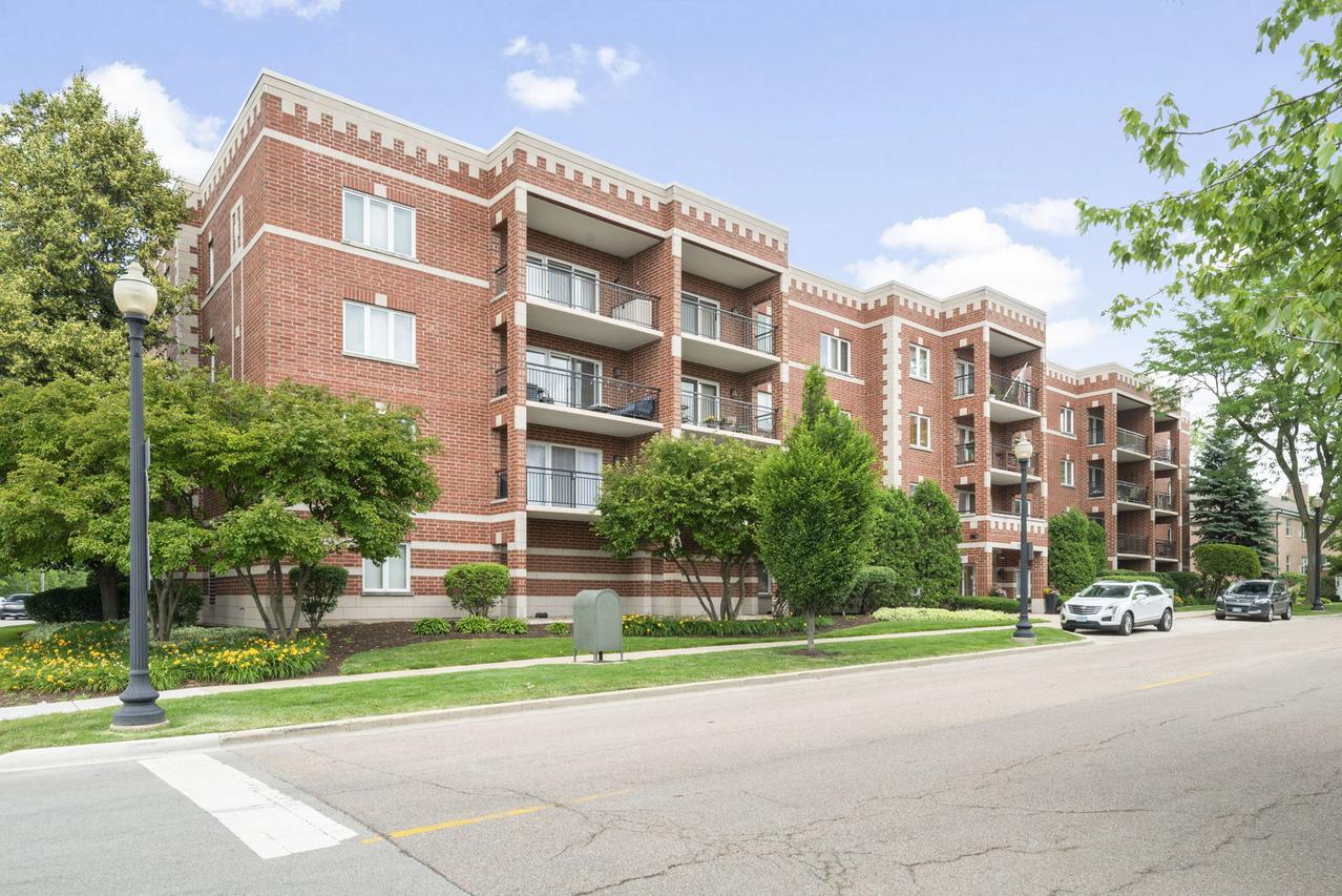 100 N Gary Ave. #304, Wheaton, IL 60187