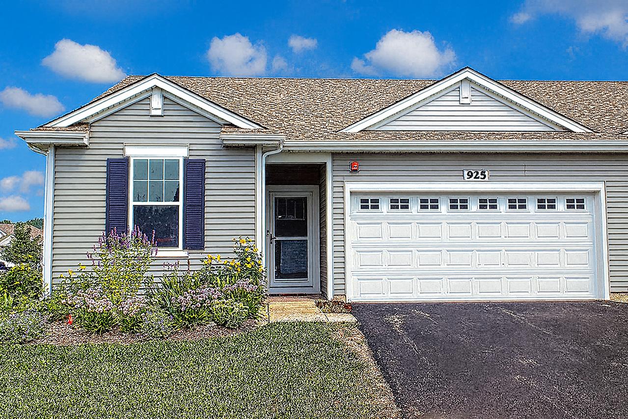 925 Darwin St., North Aurora, IL 60542