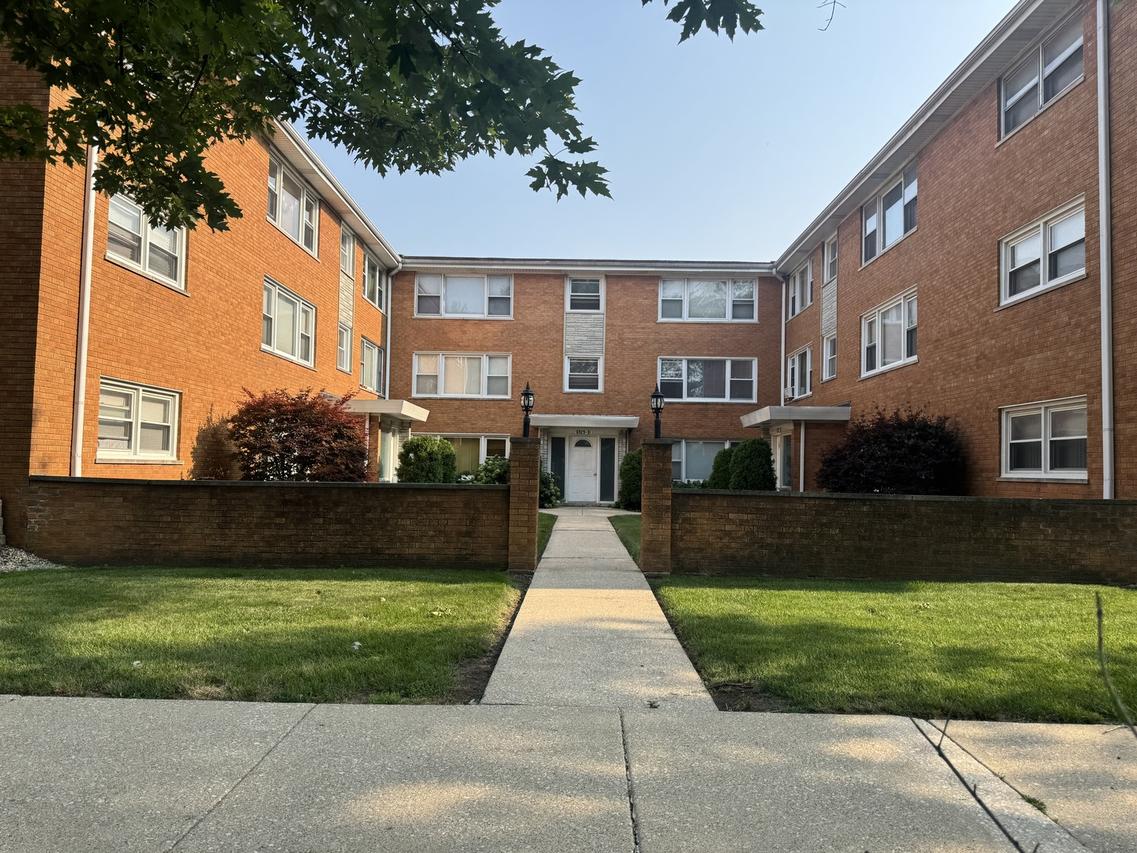 6927 W 64th Pl. #2E, Chicago, IL 60638