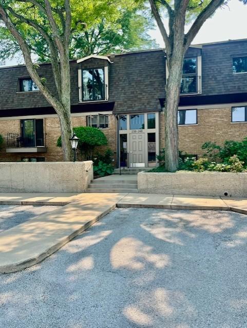 246 Kenston Ct., Geneva, IL 60134