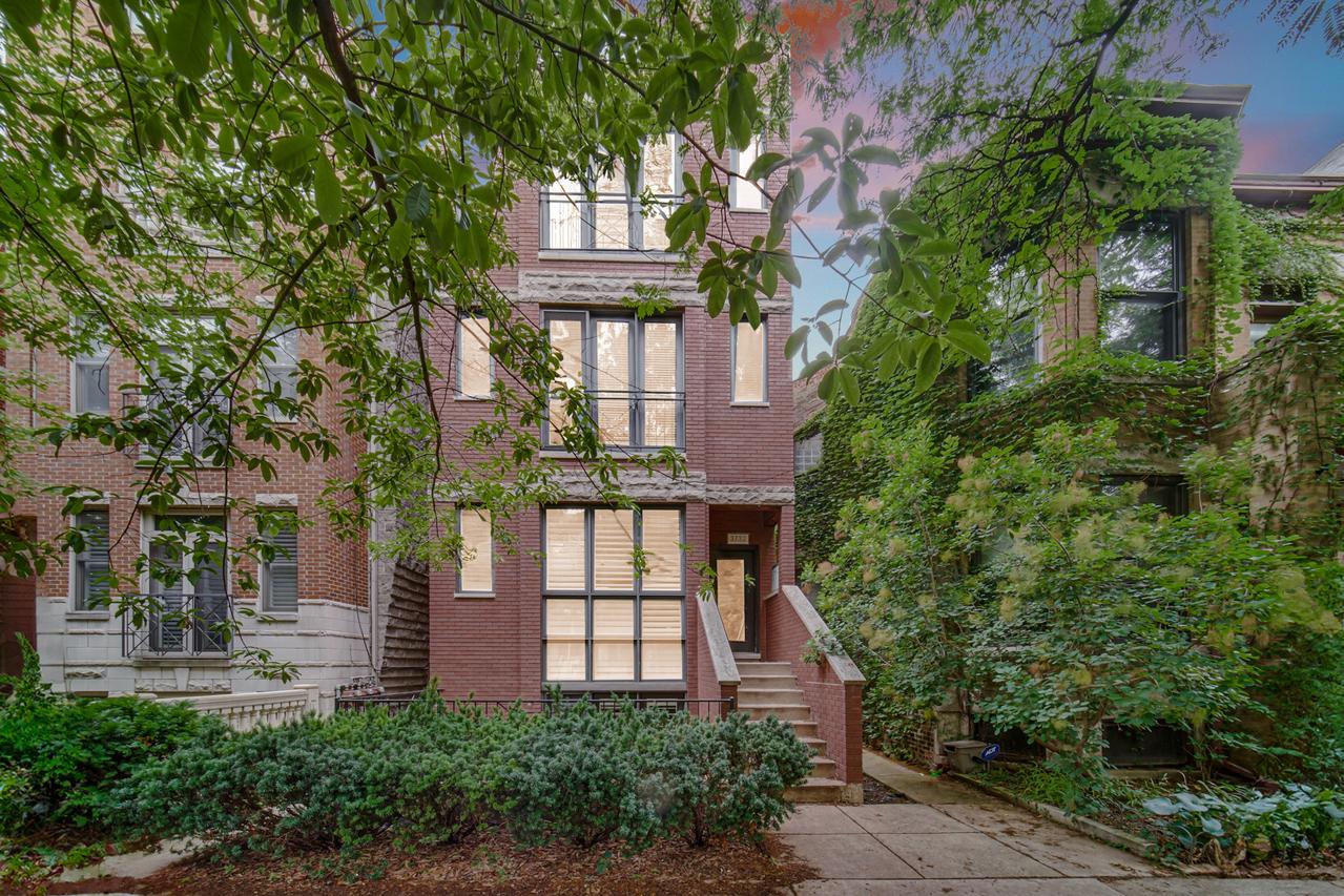 3732 N Kenmore Ave. #2, Chicago, IL 60613
