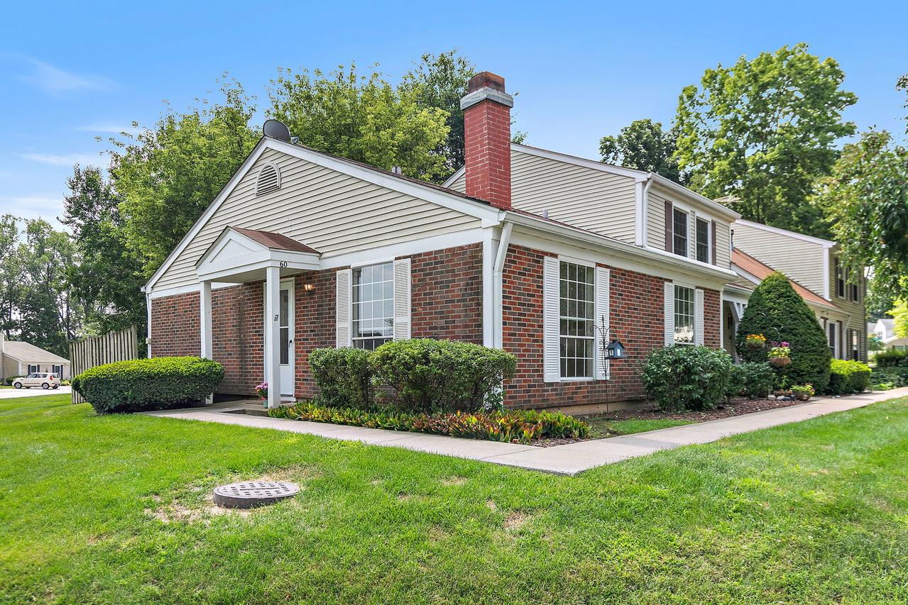 60 Bright Oaks Cir. #1, Cary, IL 60013