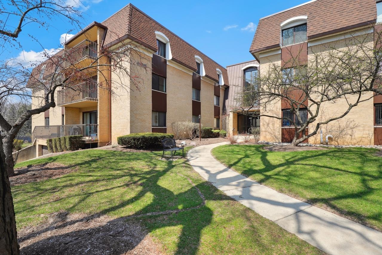 1105 N Mill St. #215, Naperville, IL 60563