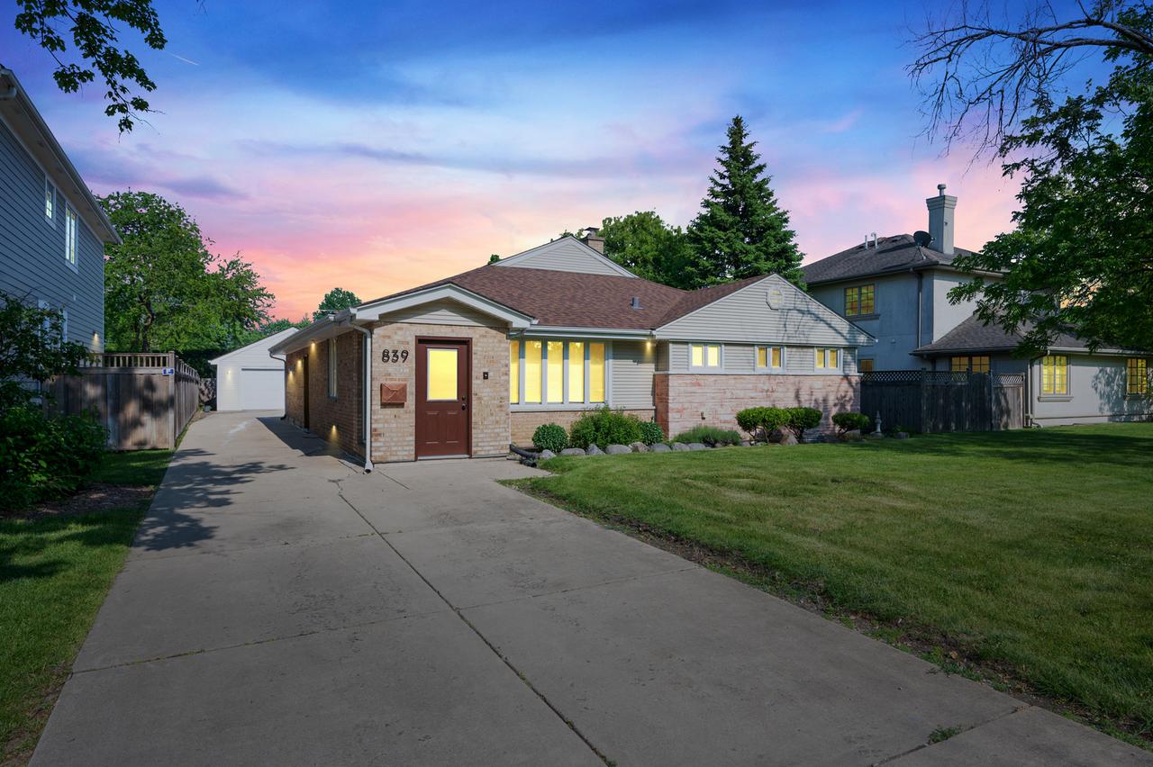 839 Meadowlark Ln., Glenview, IL 60025