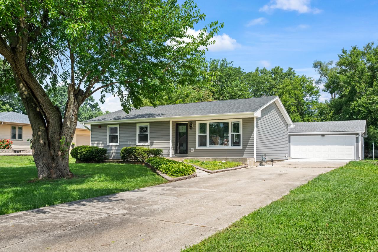 30 W Turner Ave., Roselle, IL 60172