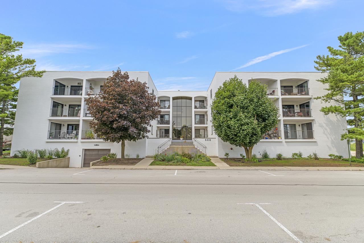 500 Lake View Ave. #2A, Highwood, IL 60040
