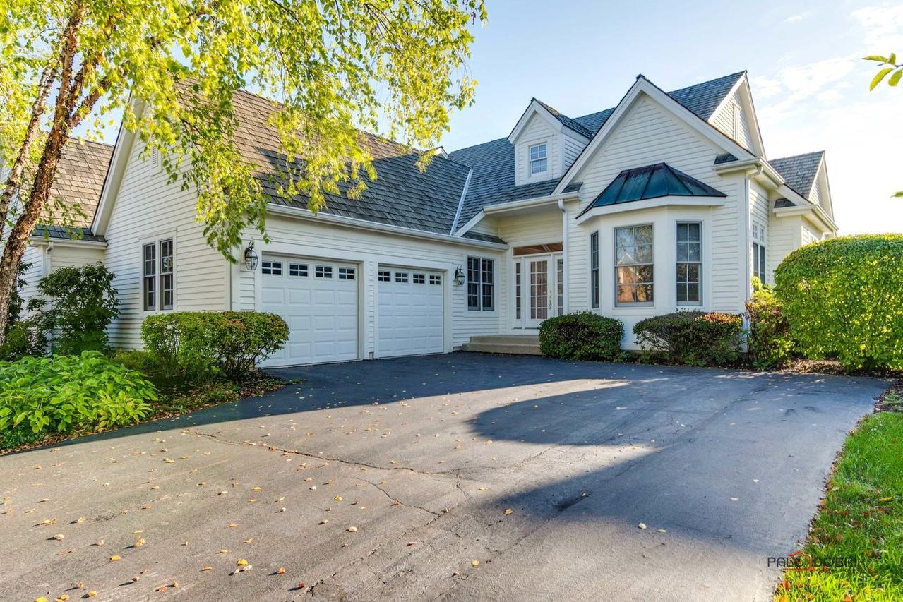 155 S Danbury Ct., Lake Forest, IL 60045