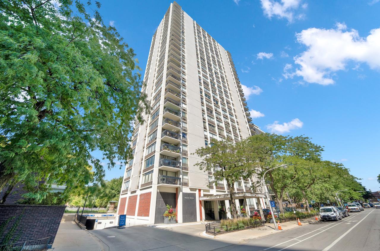 1455 N Sandburg Ter. #2604, Chicago, IL 60610